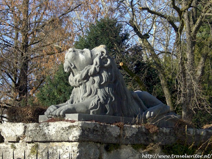 L�we im Salzburger Mirabellgarten