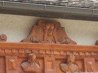 Man with naked ass (Schollach)
