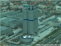 Blick vom Olympiaturm auf das alte BMW Museum 