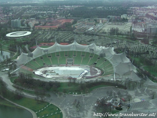 Blick vom Olympiaturm auf das Olympiastadion